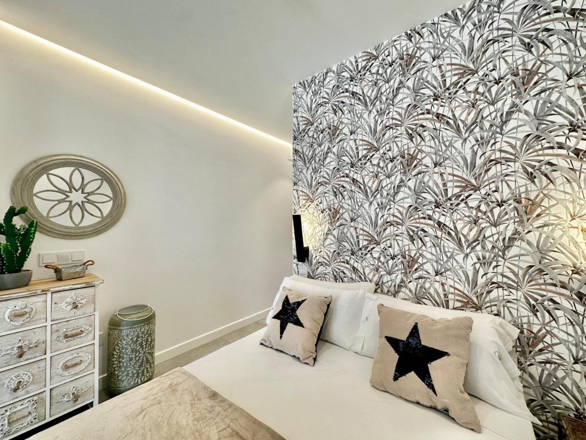 Loft 18 Beachfront Marbella Center Exterior photo