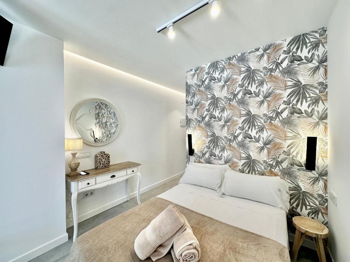Loft 18 Beachfront Marbella Center Exterior photo