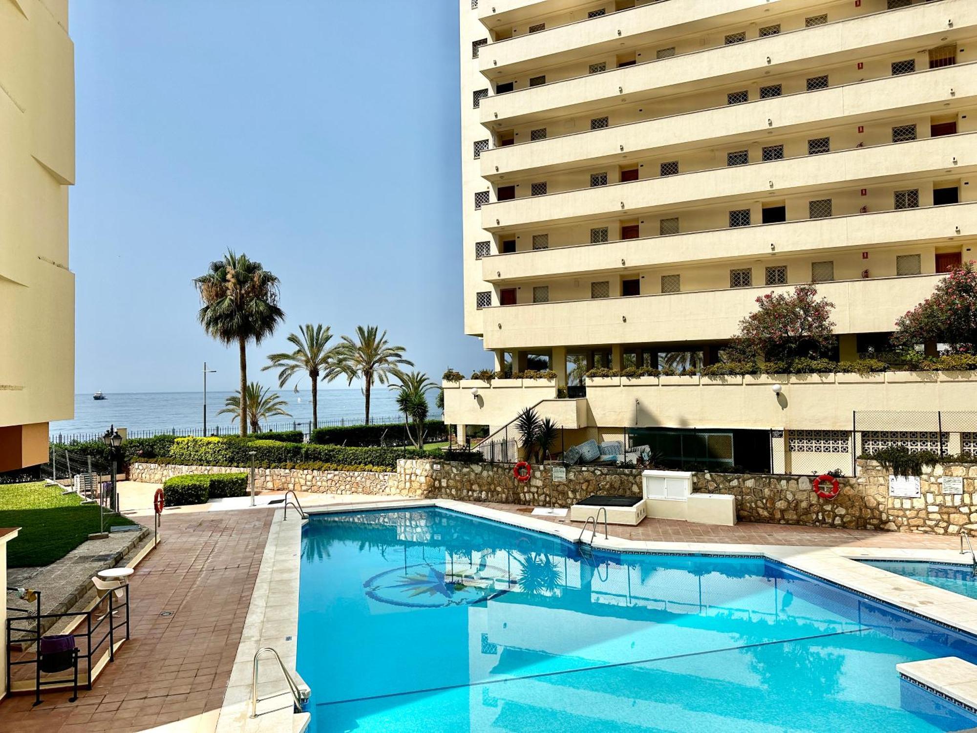 Loft 18 Beachfront Marbella Center Exterior photo